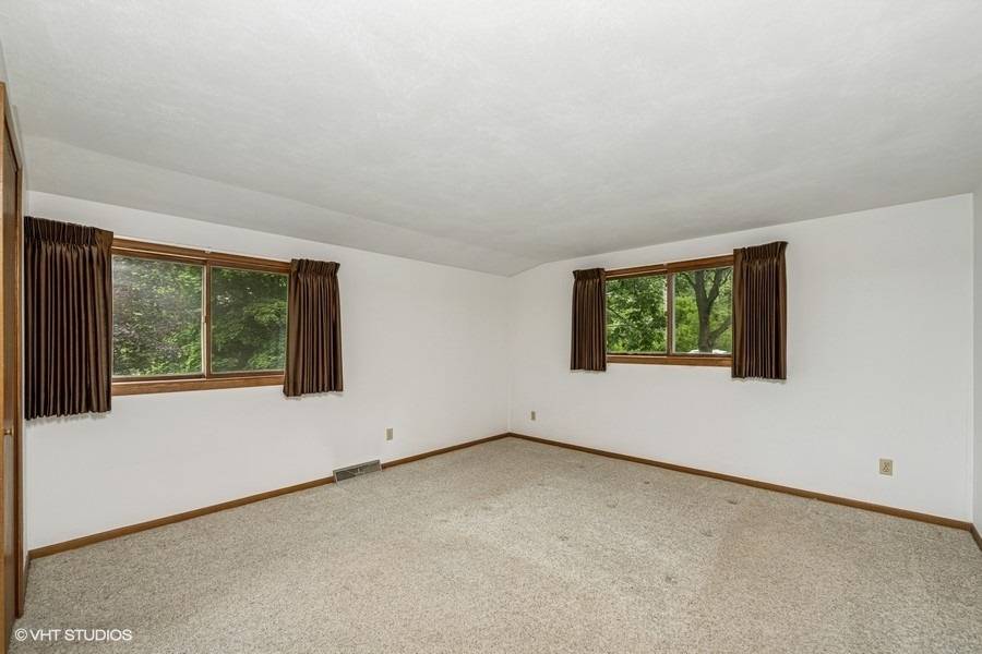 Woodstock, IL 60098,805 S Rose Farm Road