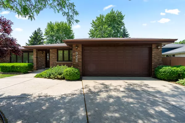 9228 Ridgeland Avenue, Oak Lawn, IL 60453