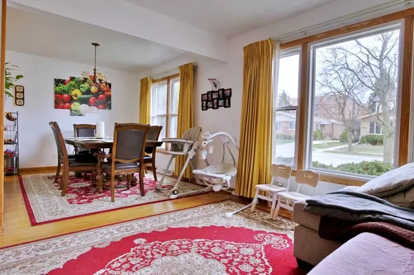 Niles, IL 60714,6742 W Forest View Lane