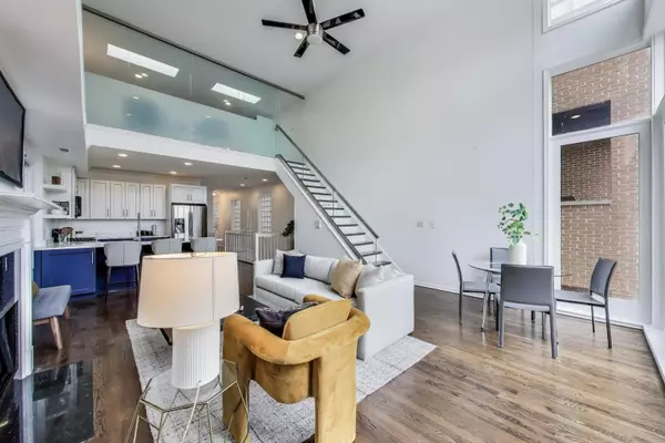 Chicago, IL 60610,1426 N Cleveland Avenue #3