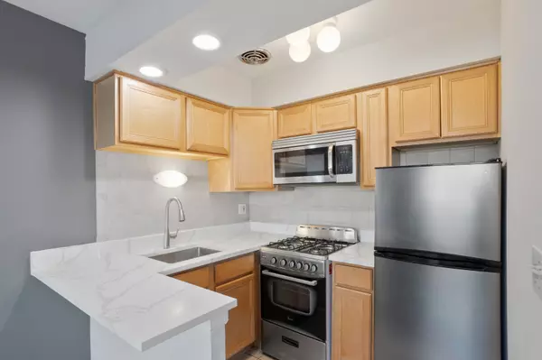 Chicago, IL 60626,6758 N Sheridan Avenue #342