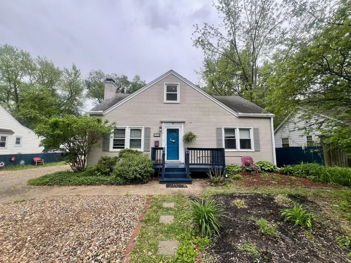 Champaign, IL 61821,1013 W Springfield Avenue