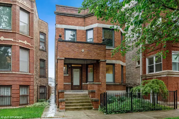 2645 N Mozart Street, Chicago, IL 60647