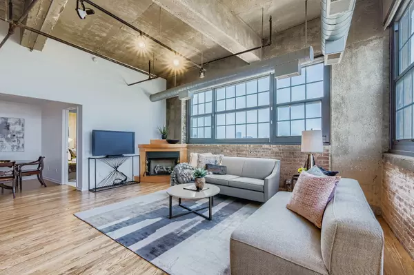 Chicago, IL 60610,900 N Kingsbury Street #832