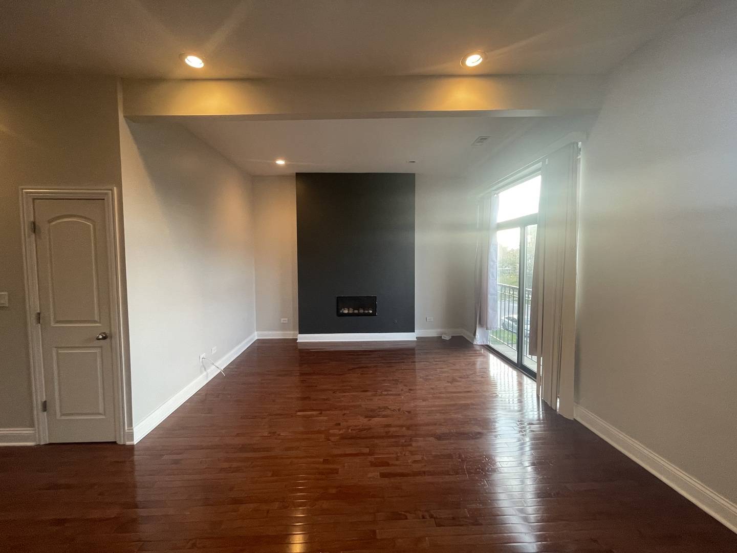 Chicago, IL 60653,469 E Bowen Avenue #2