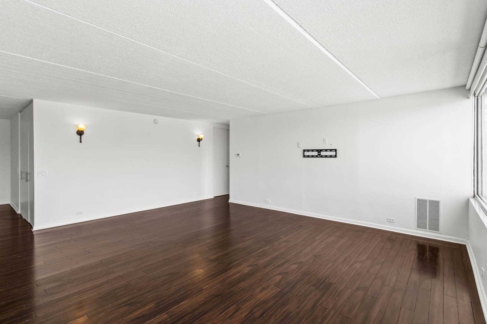 Highland Park, IL 60035,2020 St Johns Avenue #507