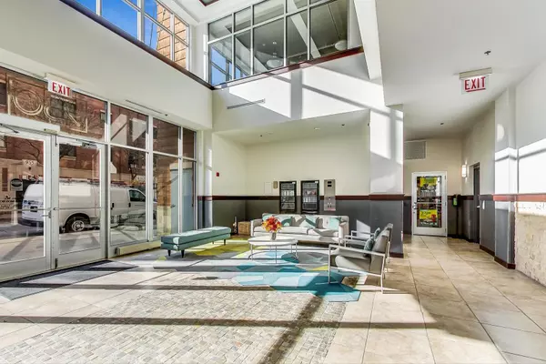 Chicago, IL 60607,950 W Monroe Street #607