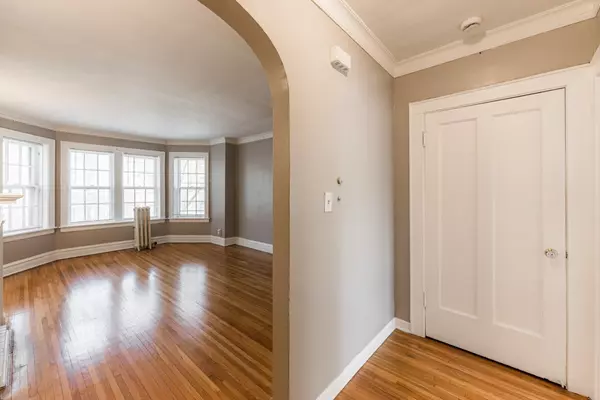 Chicago, IL 60645,6451 N BELL Avenue #2N