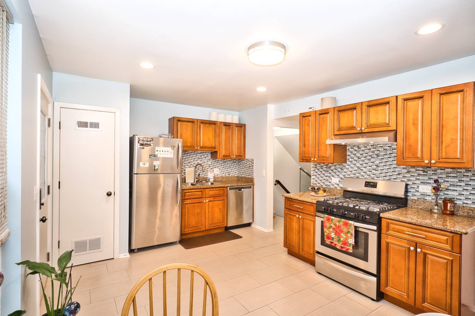 Chicago, IL 60640,1059 W Winona Street