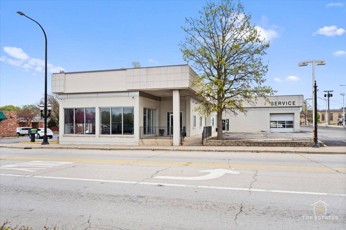 Barrington, IL 60010,206 N Cook Street