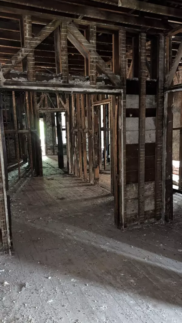 Chicago, IL 60624,334 N Avers Avenue