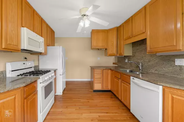 Palatine, IL 60074,902 E Plate Drive