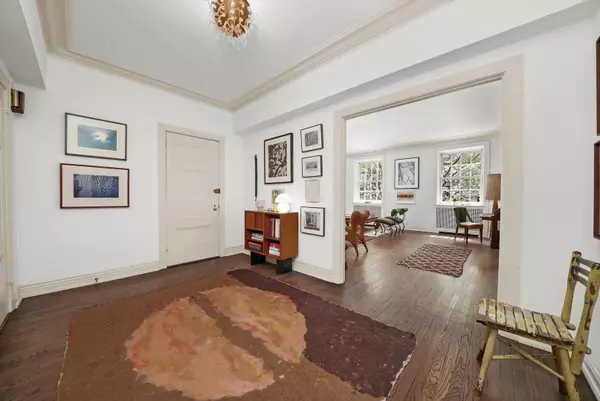 Chicago, IL 60611,232 E Walton Place #3W