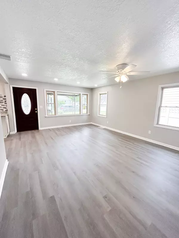 Bradley, IL 60915,384 N Grand Avenue