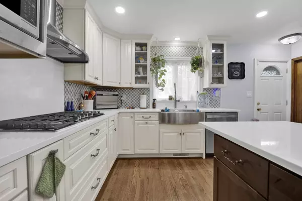 Des Plaines, IL 60016,884 Arnold Court