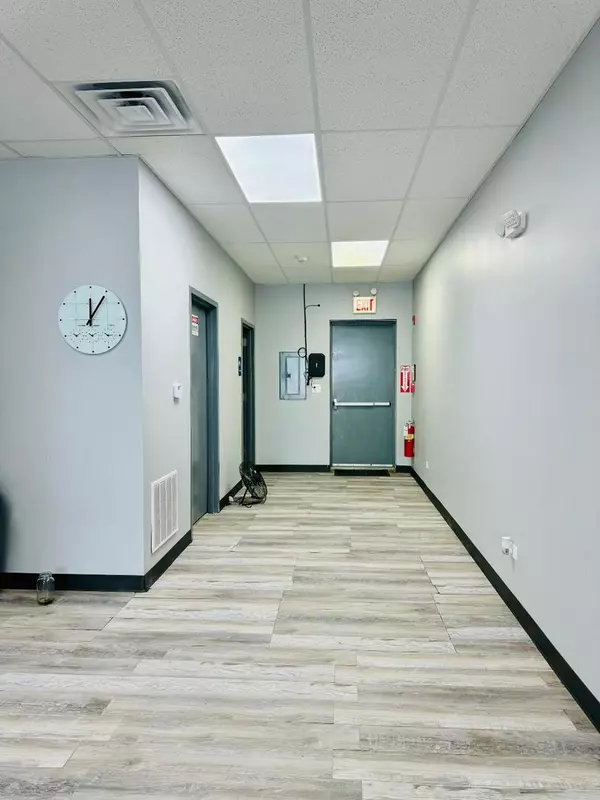 Broadview, IL 60155,1421-1427 W Roosevelt Road