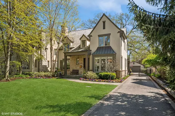 Winnetka, IL 60093,390 Hawthorn Lane