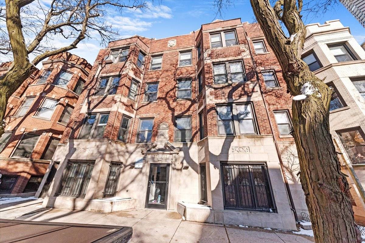 3727 N Pine Grove Avenue #307, Chicago, IL 60613
