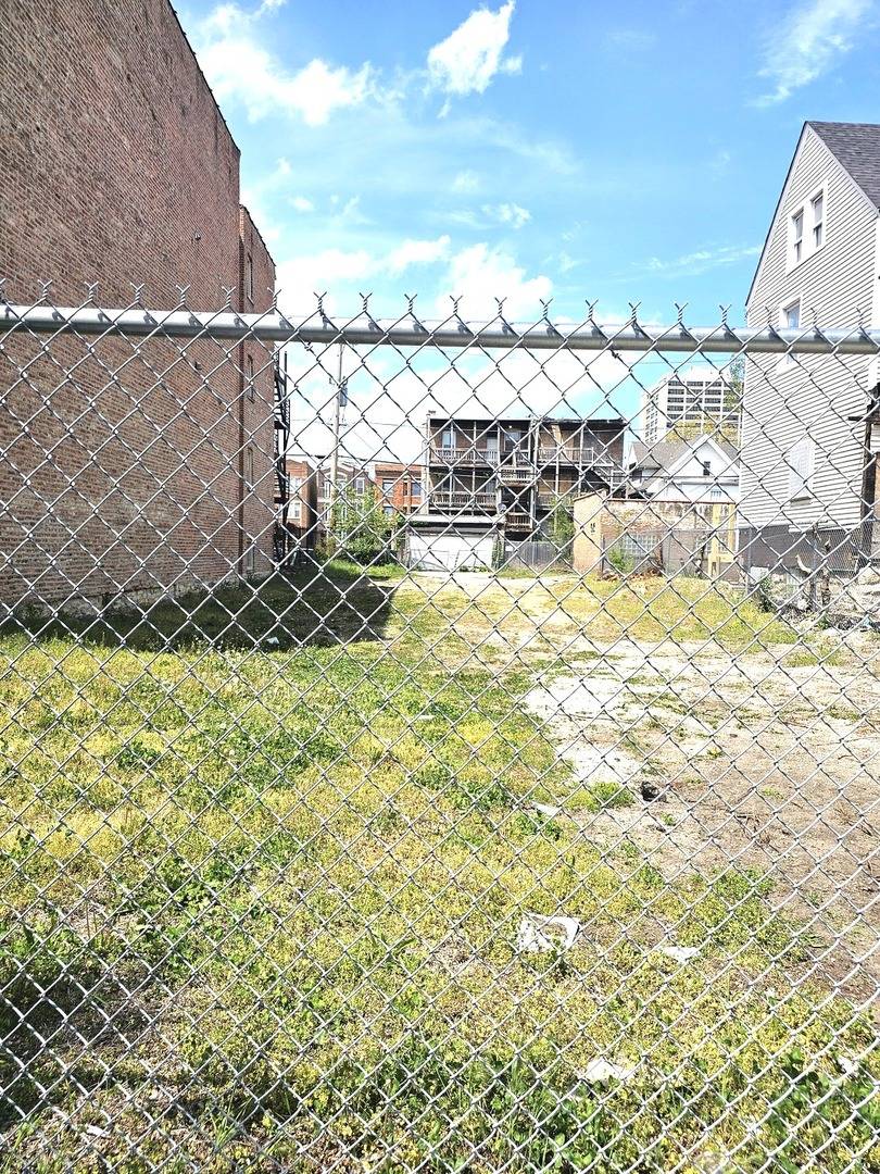 Chicago, IL 60637,1524 E Marquette Road
