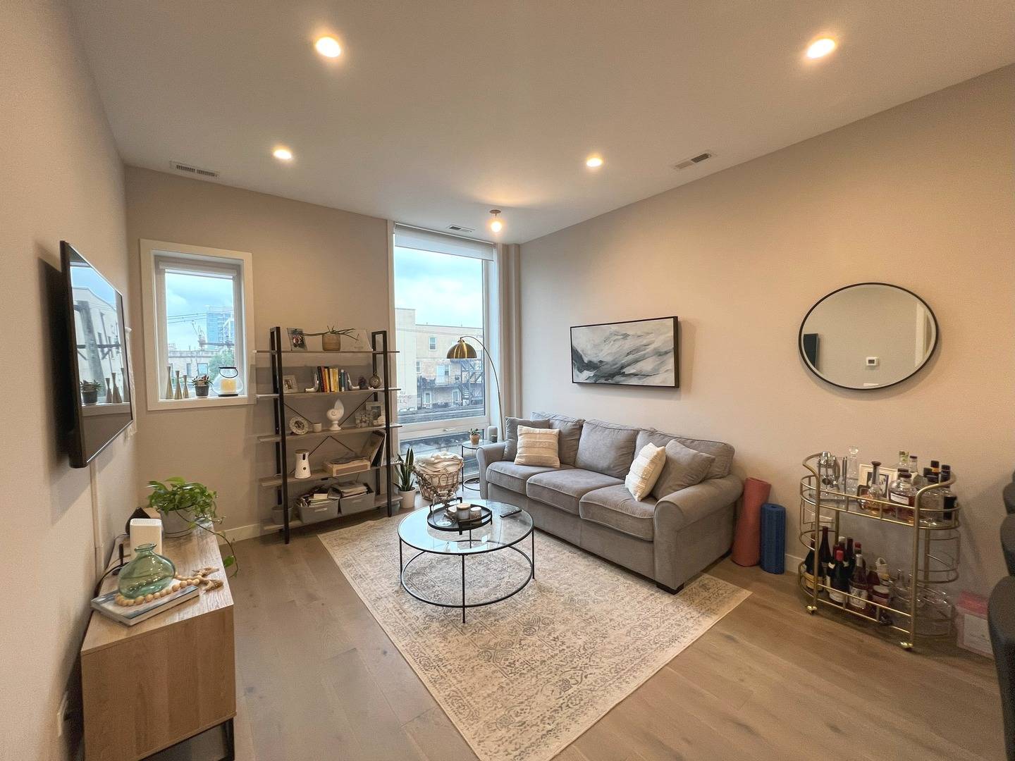 Chicago, IL 60613,3757 N Sheffield Avenue #407