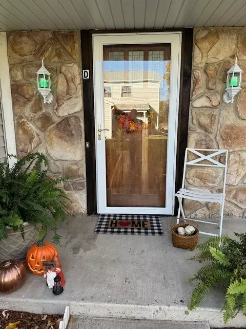 Aurora, IL 60506,1381 N GLEN Circle #D