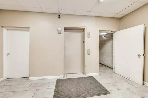 Chicago, IL 60653,4043 S Drexel Boulevard