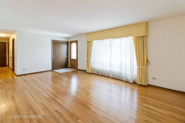 Addison, IL 60101,1527 W Amelia Lane