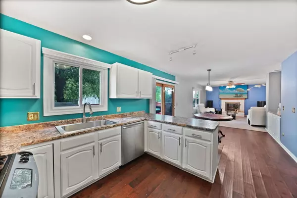 Gurnee, IL 60031,184 Southridge Drive
