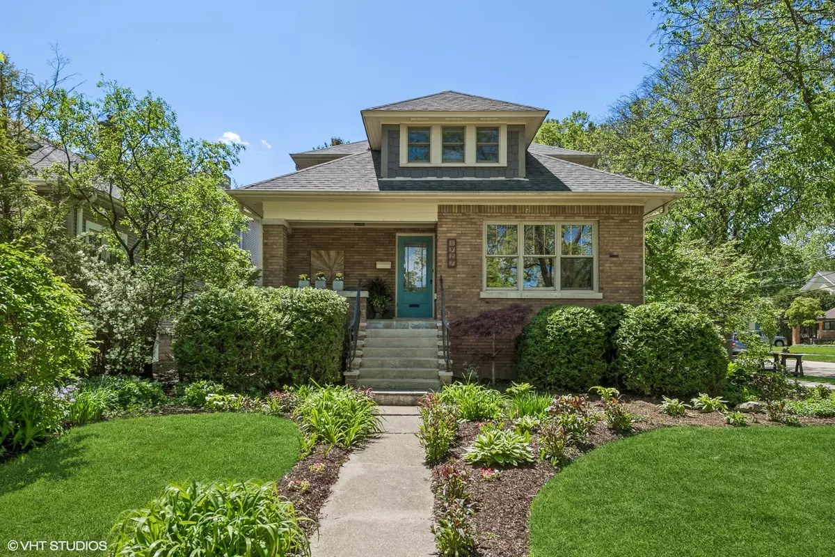 Glenview, IL 60025,1927 Henley Street