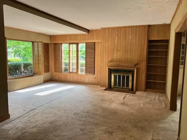 Barrington, IL 60010,325 E Liberty Street