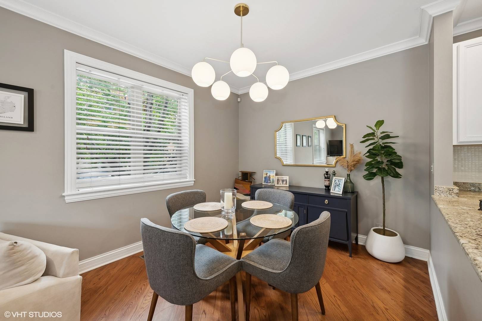 Chicago, IL 60647,2217 N Oakley Avenue #1N