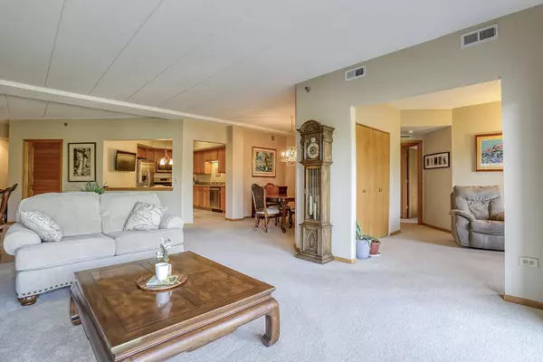 Orland Park, IL 60462,15705 Ravinia Avenue #102