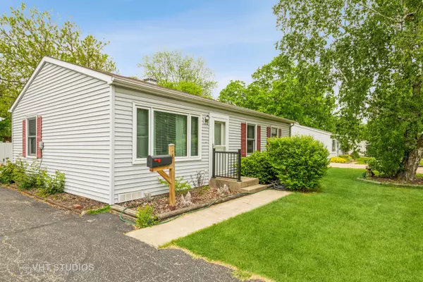 South Elgin, IL 60177,42 Sweetbriar Court