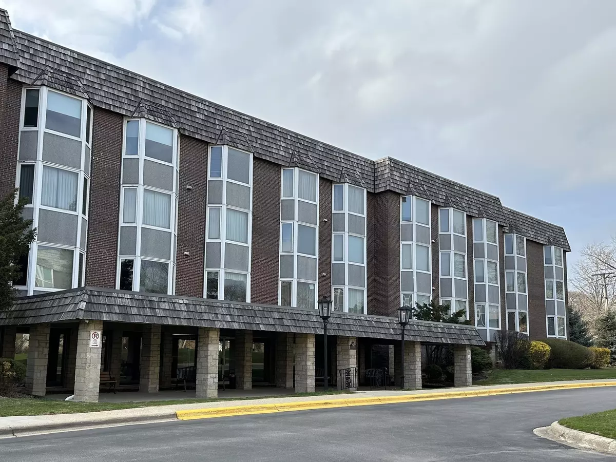 Park Ridge, IL 60068,400 Ascot Drive #2K