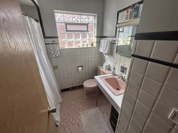 Chicago, IL 60617,10726 S Avenue B