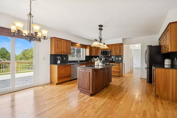Crystal Lake, IL 60012,689 Saddle Ridge