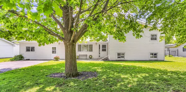 Villa Grove, IL 61956,7 Birch Lane