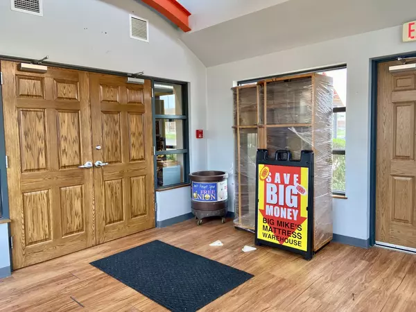 Champaign, IL 61820,1422 S Neil Street