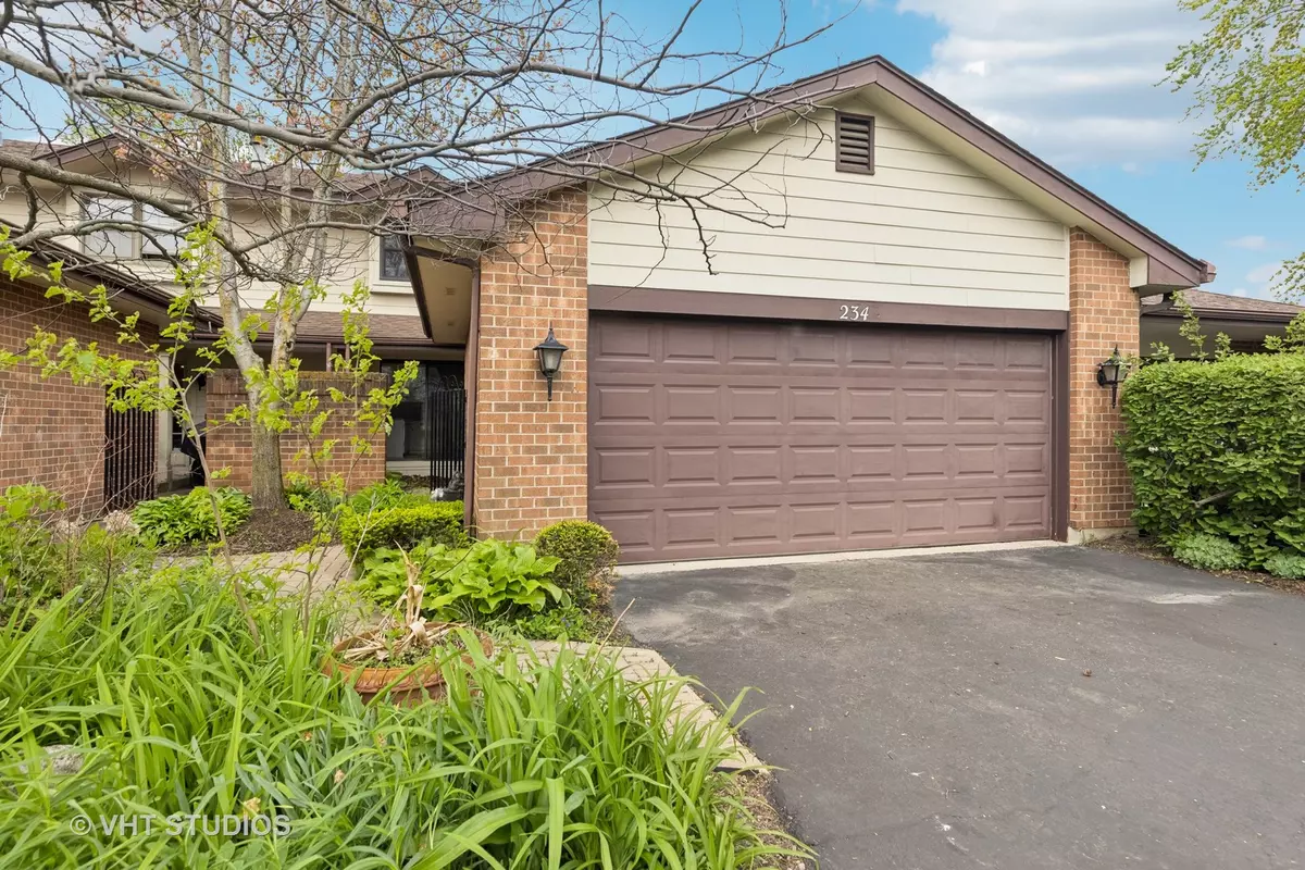 Hinsdale, IL 60521,234 W Grant Village