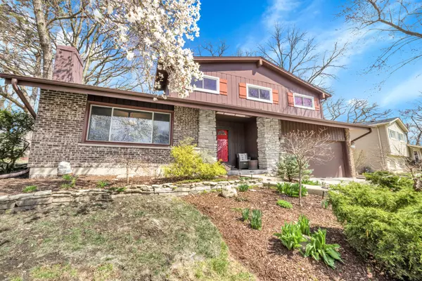 Schaumburg, IL 60193,207 S Cedarcrest Drive