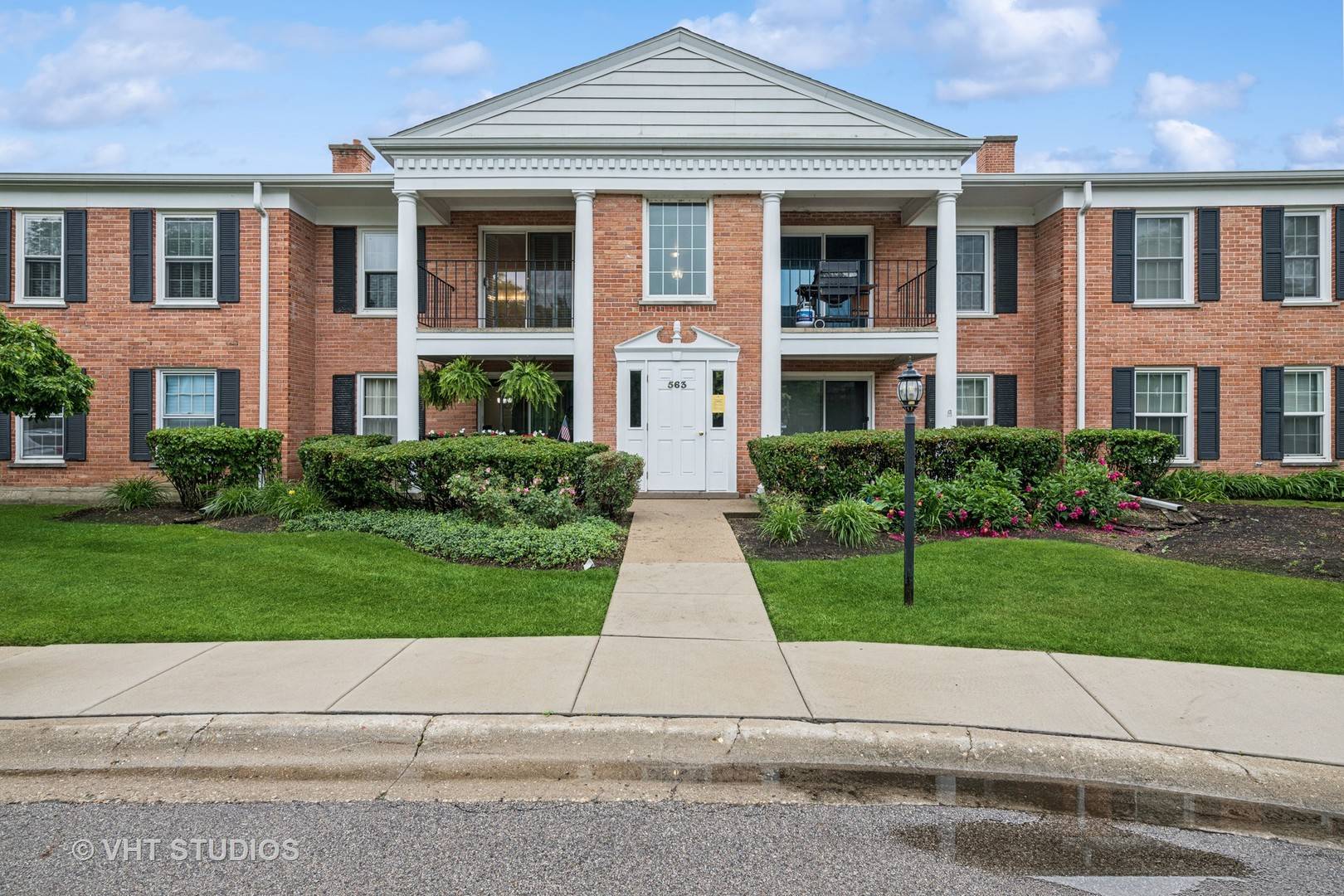 Barrington, IL 60010,563 Shorely Drive #204