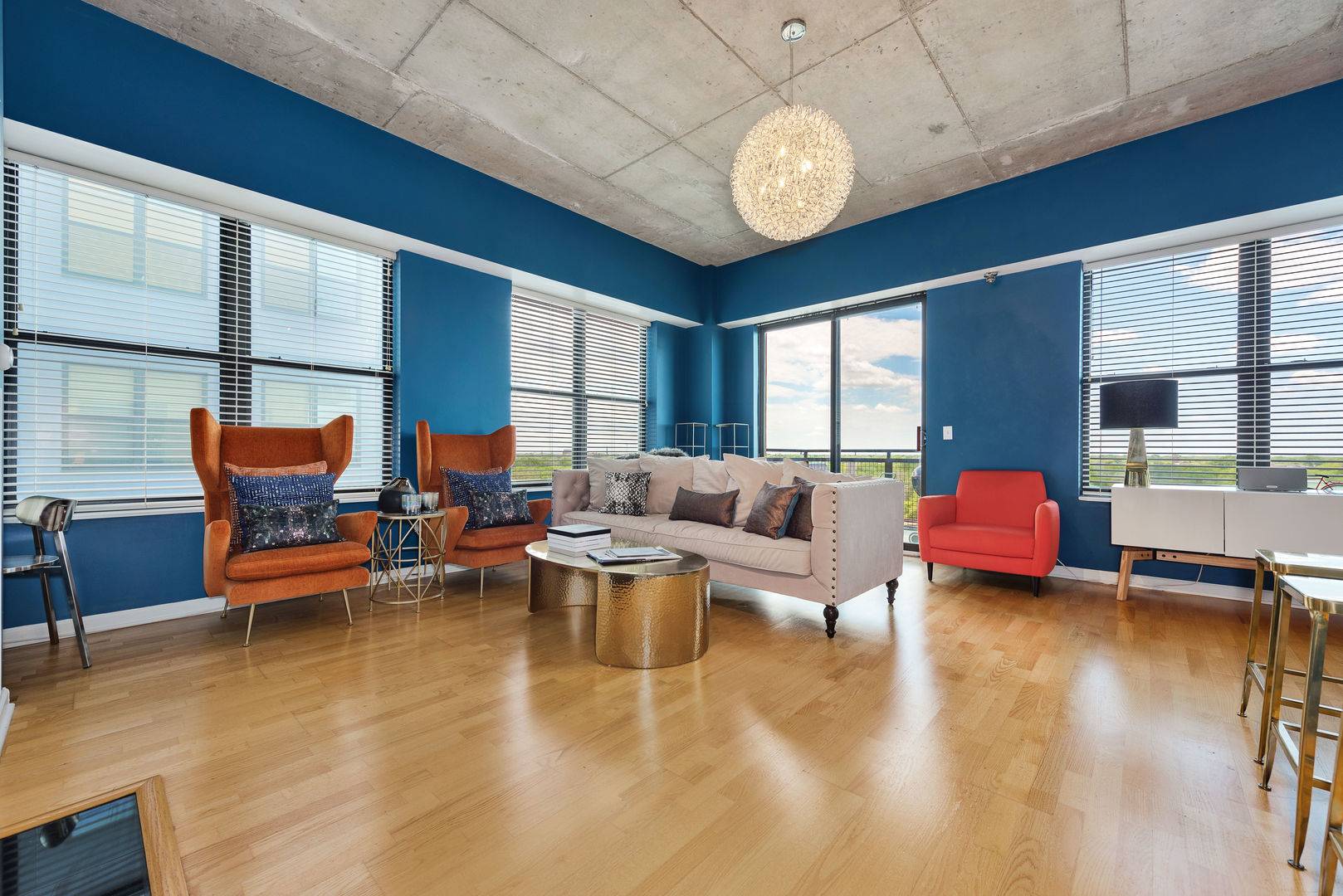 Chicago, IL 60640,1122 W CATALPA Street #912