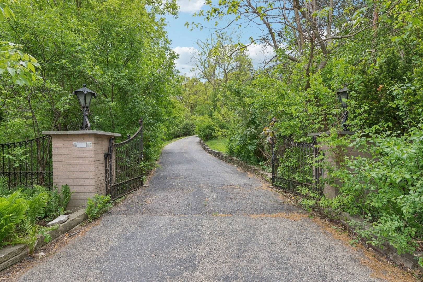 North Barrington, IL 60010,557 Signal Hill Road