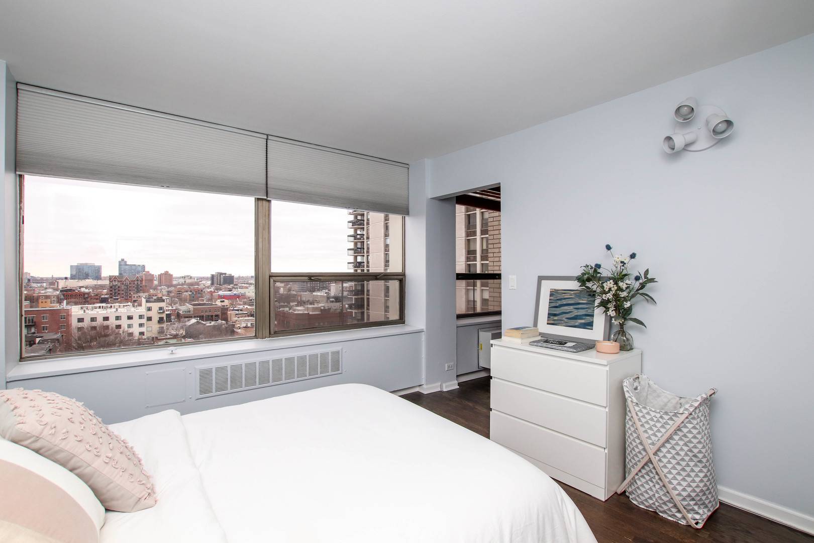 Chicago, IL 60610,1455 N Sandburg Terrace #1407B
