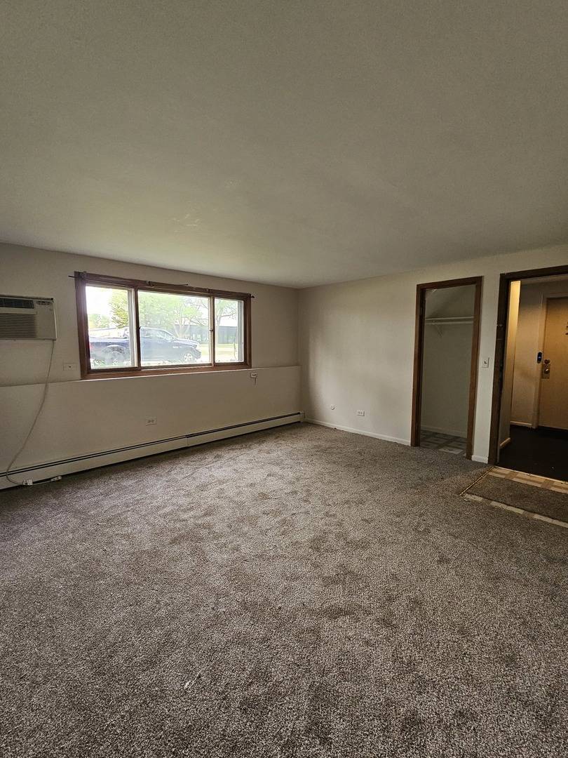 Elgin, IL 60123,1335 Abbott Drive #2