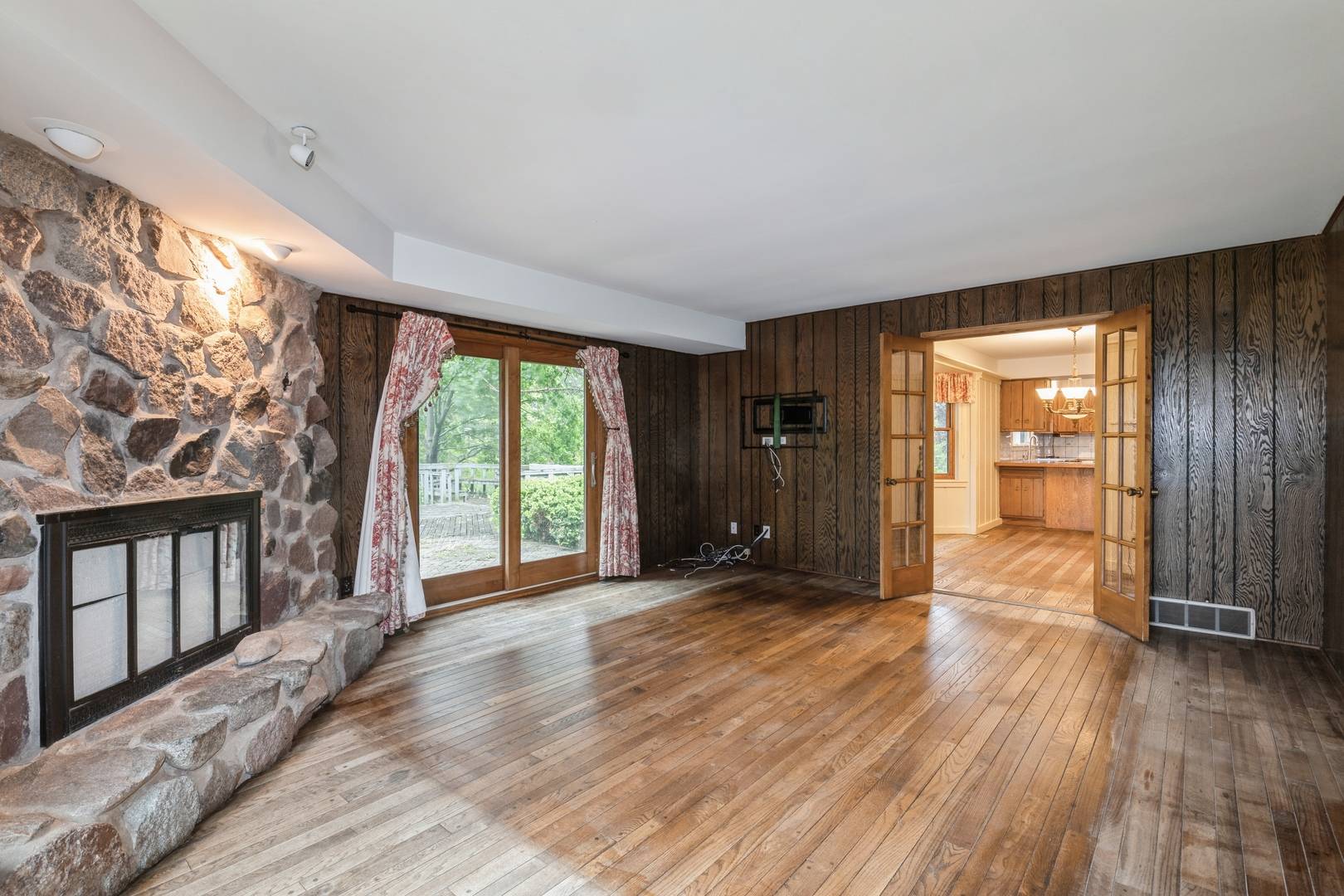 Woodstock, IL 60098,15909 W South Street Road