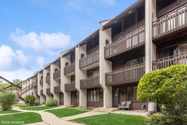 Niles, IL 60714,6660 W Wood River Drive #111A