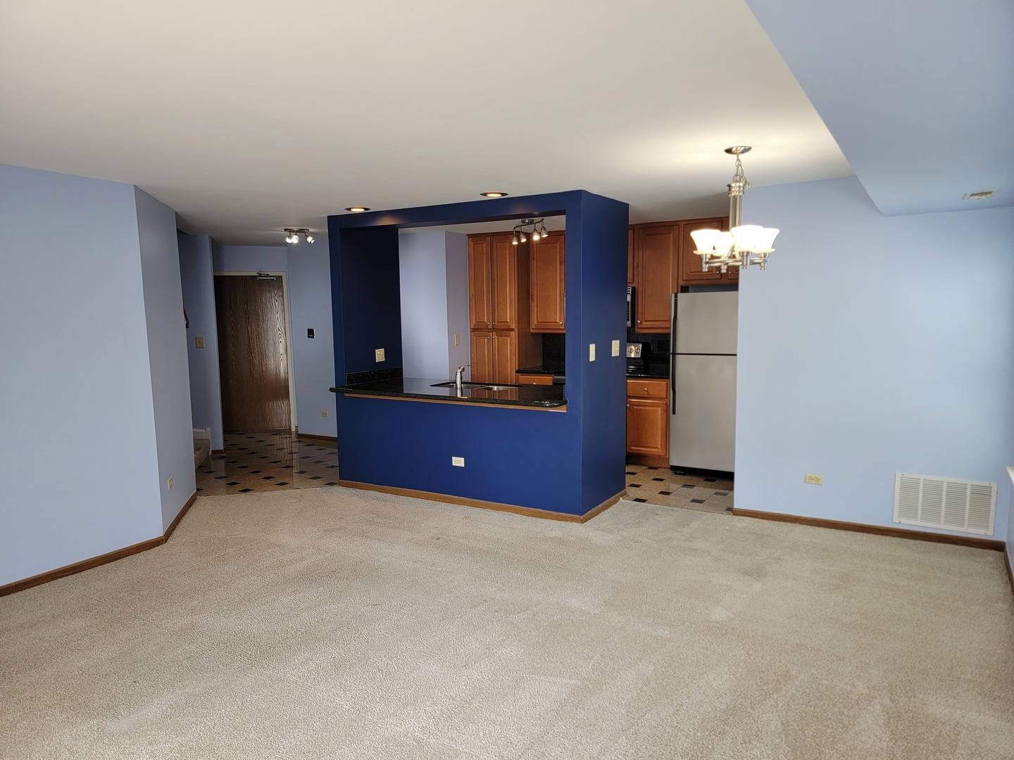Schaumburg, IL 60195,1744 Eastwood Court #9
