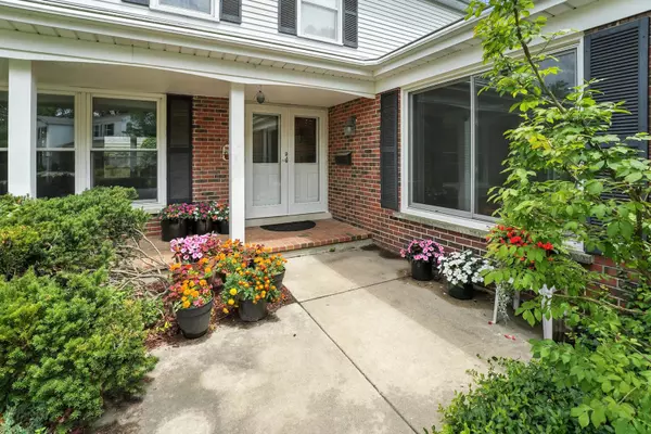 Deerfield, IL 60015,45 Revere Court