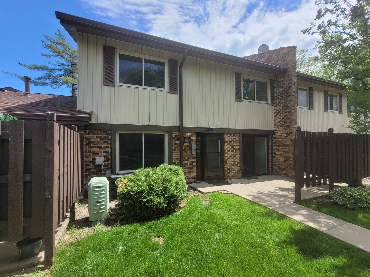 7309 Winthrop Way #2, Downers Grove, IL 60516